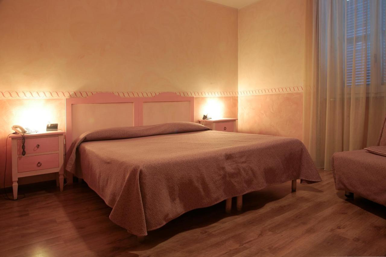 Hotel Risi Colico Bilik gambar
