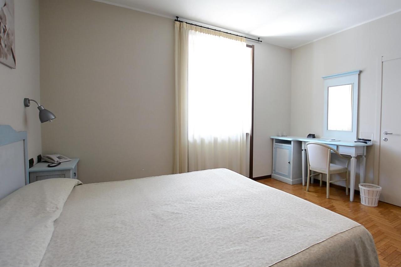 Hotel Risi Colico Luaran gambar